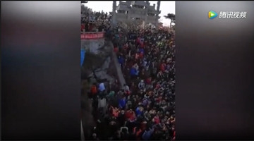 实拍清明假期泰山人山人海 密集恐惧症者慎点