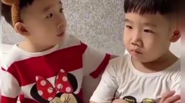 萌娃：二博连哄带蒙，把哥哥整得迷迷糊糊的，实在太逗了