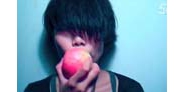 【拍客】 虐!空灵歌者孤唱"凄美爱情故事