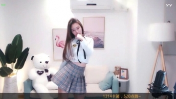 #最劲热舞#短裙学生装美女, 热舞起来青春洋溢