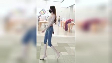 你见过身材这样满分的小姐姐吗？#街拍#穿搭