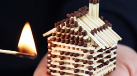 绝活：看国外牛人如何用火柴搭建小房子！