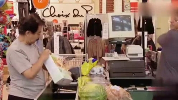 国外恶作剧：收银员恶搞！