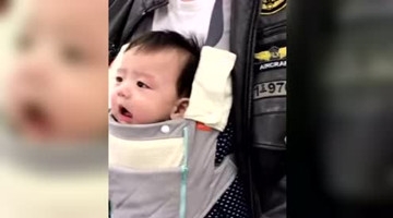 爸爸带小宝宝逛超市，小宝宝开心得一路喊“爸爸”
