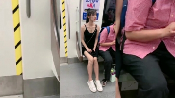街拍美女：小姐姐这个颜值和身材也太完美了吧？