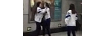 【拍客】北京东直门地铁女学生打架