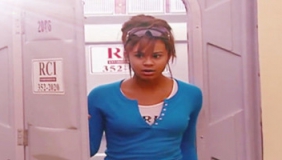 大制作恶搞！当从厕所出来那一刻，美女以为自己穿越了