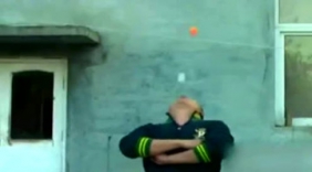 牛人嘴吐乒乓球绝技！秒杀吉尼斯纪录