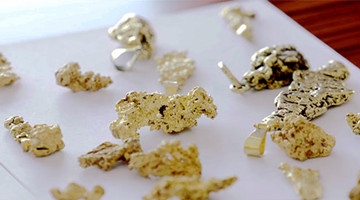 数万华人赴南美小国淘金 每月能卖出3吨黄金