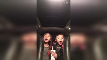两个萌娃