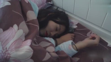 老婆在床上恶搞老公，套路满满