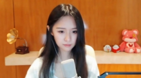 清纯妹子翻唱周杰伦《一路向北》，女声版真的好听