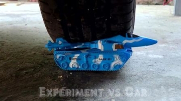 牛人用汽车碾压飞机坦克，真的好减压啊，好过瘾啊