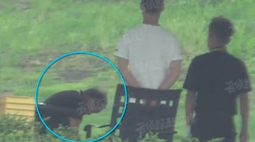 文章原来还是大孝子 带老爸打高尔夫