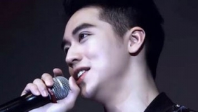 许魏洲在韩人气爆棚 吸上百韩妞排队送机