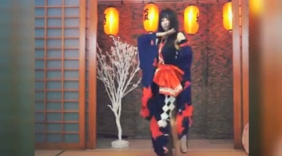 美女大学生练习二次元舞蹈 飘逸的舞步让人心醉