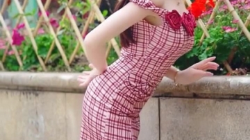街拍美女模特，不愧是专业出身，动作太到位了！