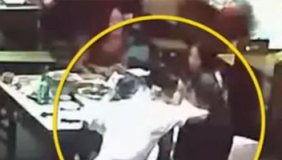 重庆1男5女吃火锅不买单 店员追着满街跑