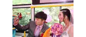 【拍客】山西临汾小伙用公交婚车迎娶新娘浪漫现场