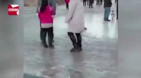 沈阳辽河惊现神秘旋转“冰圈”：可载多人运转