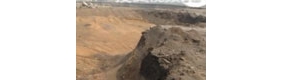 【拍客】徐州麦地现无底巨大漏斗型天坑
