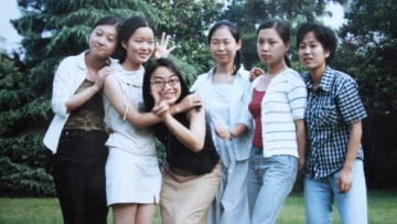 室友约定毕业后每年一聚 14年从少女到妈妈