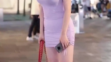 《街拍美女》纯天然美女小宇萱，盛世容颜#微胖美女#街拍美女