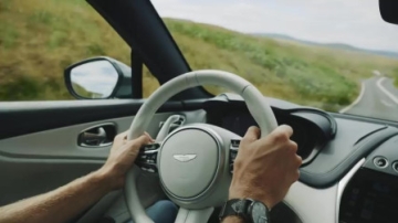 【新车展示】实拍阿斯顿·马丁DBX路评试驾