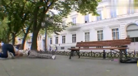 搞笑恶搞：外国街头恶搞路人, 手榴弹都用上了