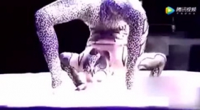 实拍美女各种舞蹈 姿势，看傻眼