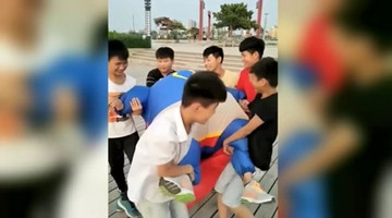 街头恶搞，笑死了