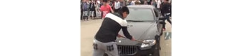 青岛玛莎拉蒂车主怒砸爱车 又一砸车力作