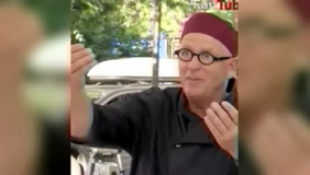 街头恶搞！铁板烤人手