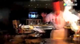 我大天朝就是牛人多！铁板烧师傅的绝活让外国友人一愣一愣的