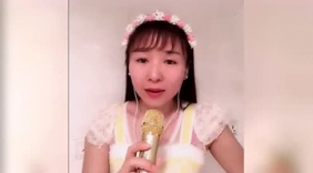 美女一曲经典歌曲《我只在乎你》好听极了