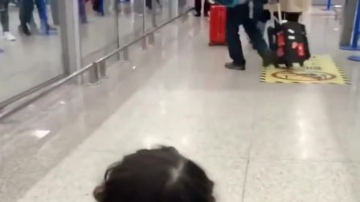 萌娃：女儿一年多没见到爸爸，今年去接她把她兴奋了一天.mp4