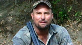 大象中枪后压死猎人