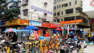实拍深圳福田沙尾村，曾住了10万打工者，如今人少了许多！