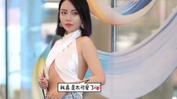 美女街拍：美女穿这种衣服，好想知道她做什么工作？