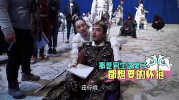 赵又廷：不可能这么帅，被杨幂抱还要耍帅姿的赵又廷，让杨幂笑蒙