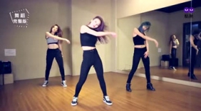 迪丽热巴一样的美女舞蹈，看着赏心