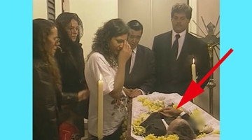 殡仪馆厕所旁的尸体突然诈尸，吓坏前来上厕所的妹子！