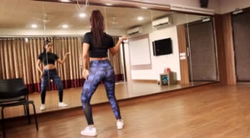 HipHop美女舞蹈教学室让你进入街舞的世界