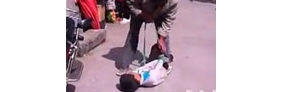 【拍客】实拍街头狠心父亲虐童 捆起来打