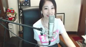 冯提莫唱《消愁》 ！目前最好听的女声！