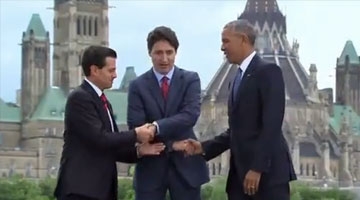 史上最尴尬领导握手!