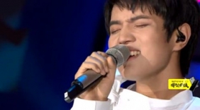 尹毓恪的歌声清亮透明，天生的好嗓子！