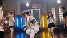 美女舞蹈比赛，我墙都不扶就服你！