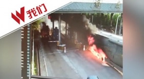 江苏连云港一大型罐车燃着熊熊烈火闯入收费站