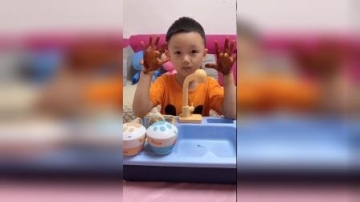 萌娃的快乐生活：吃前洗手